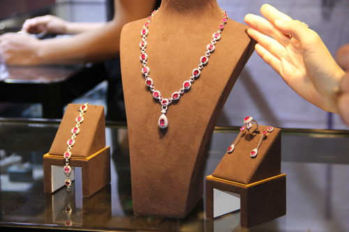 第34屆成都珠寶首飾展覽會暨工藝品展火爆開幕，璀璨盛宴引領珠寶新風尚